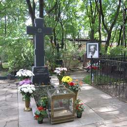 Могила Александра Солженицына